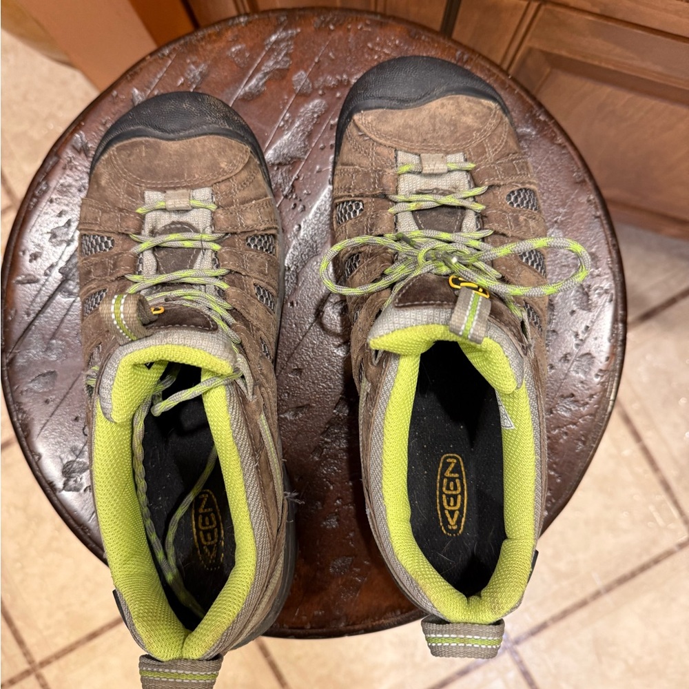 KEEN Ladies Green & Brown Leather Waterproof Hiking Shoes - Picture 2 of 6